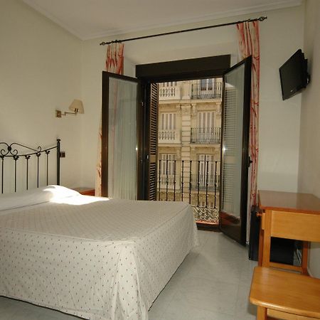 Hostal Ivor Madrid Luaran gambar